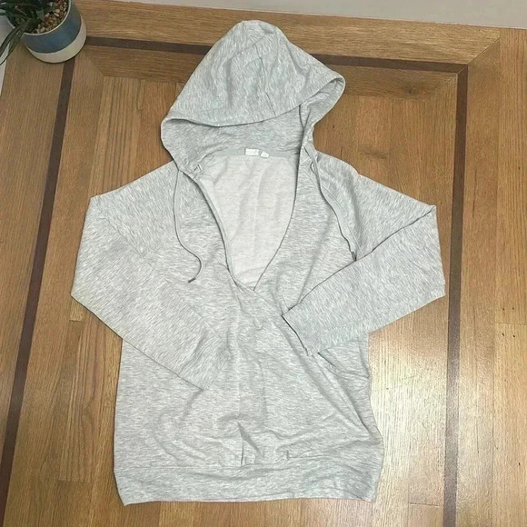 GAP cross front nursing sweatshirt - Picture 1 of 3